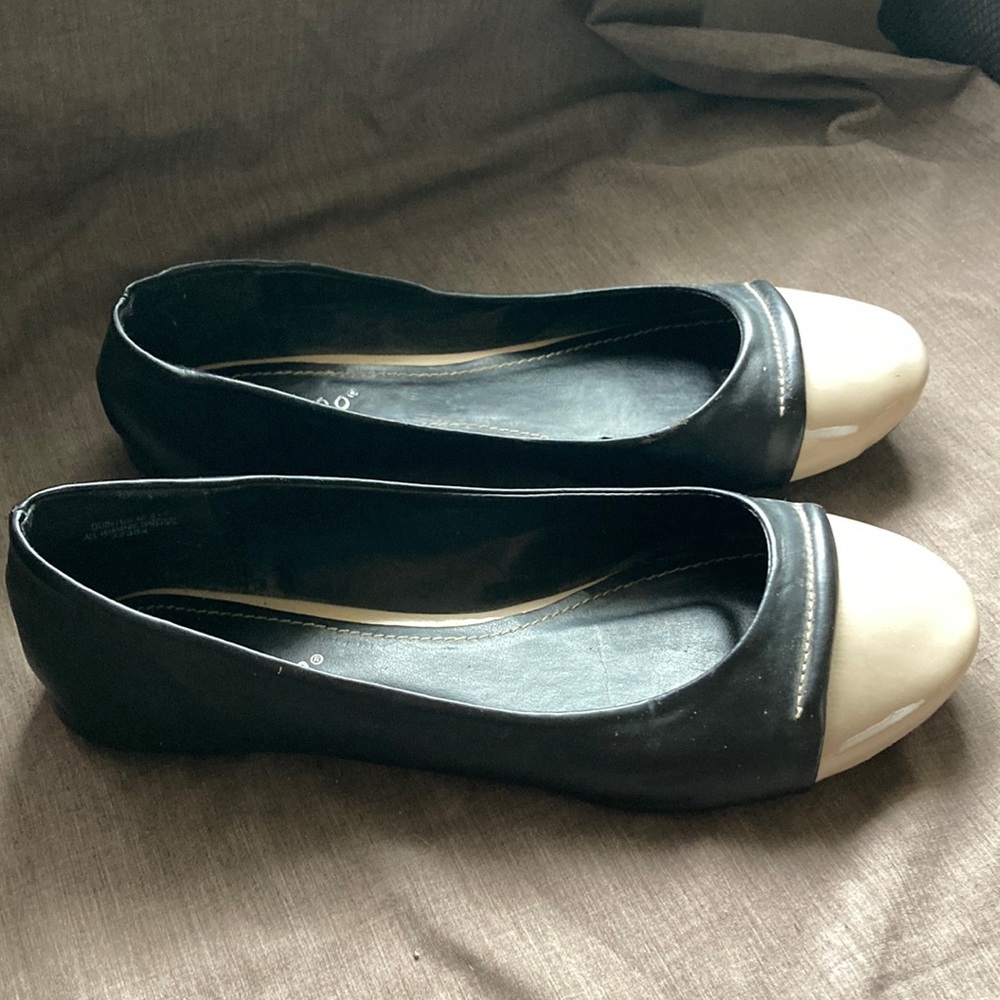 Black, cappuccino cap toed Flats